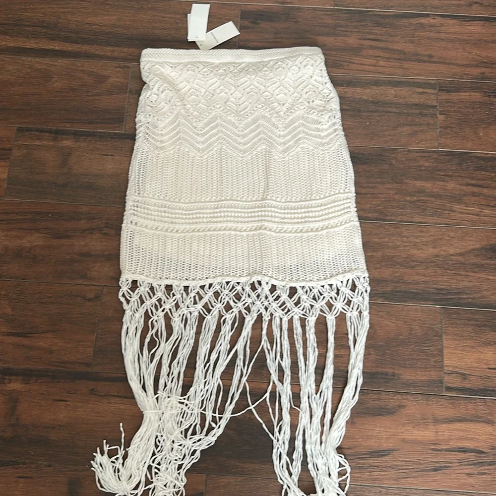 Abercrombie Crochet-Style White Fringe Knit skirt - Picture 6 of 7
